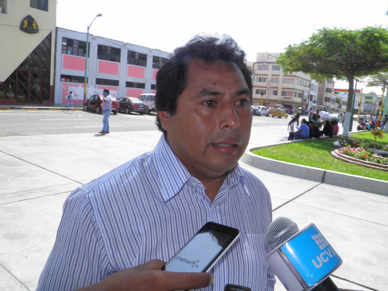Chimbote: regidor Santos Paredes denuncia presunta sobrevaluación en pintado de postes 
