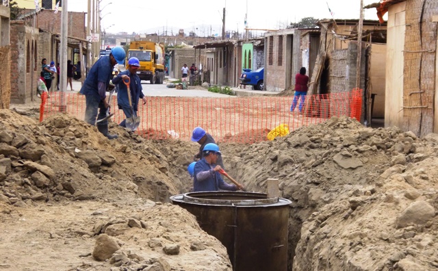 Ejecutan obras de saneamiento en pueblo joven La Unión