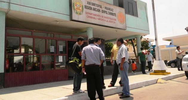 Detienen a sujeto que portaba municiones y una pata de cabra en un vehículo sospechoso en Chimbote