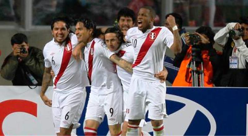     Pizarro y Guerrero piden a hinchas participar en sorteo para entradas