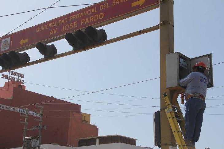 Solicitan prisión preventiva contra propietario de empresa que instaló “semáforos inteligentes”