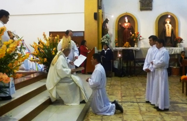 Tres seminaristas de la Diócesis de Chimbote recibieron órdenes laicales