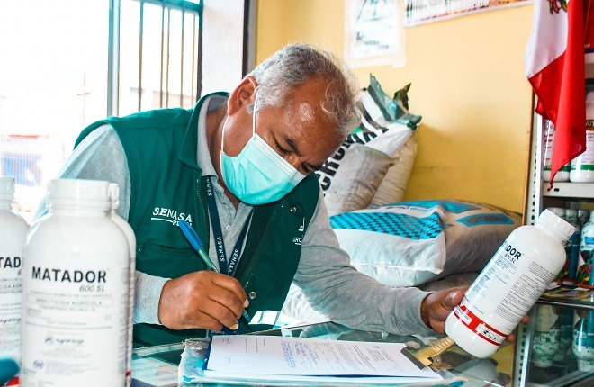 Retiran plaguicidas de uso agrícola prohibidos en la región Áncash