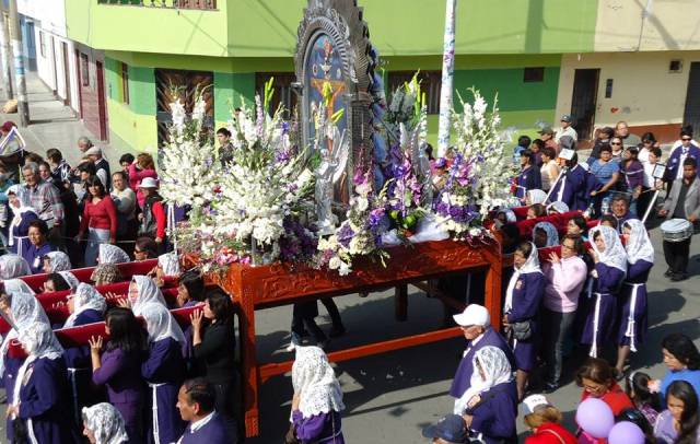 Señor de los Milagros hoy en su segundo recorrido por Chimbote