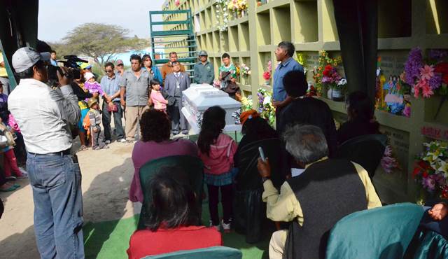 Familia de joven mujer que murió en incendio recibe apoyo de comuna
