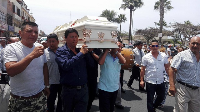 En medio de hondo pesar fueron sepultados los restos del excandidato a la alcaldía del Santa