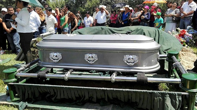 Restos de jefe de bahía fueron sepultados hoy en medio de reclamos de justicia en Nuevo Chimbote