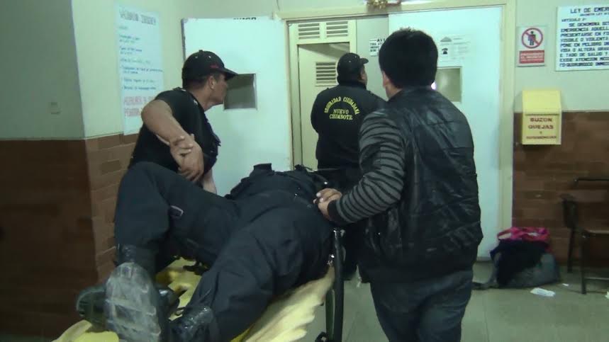 Auxilian a policía motorizado que fue embestido por automóvil