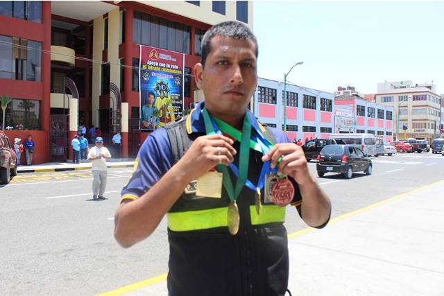 Chimbote: agente de serenazgo continúa obteniendo medallas deportivas 