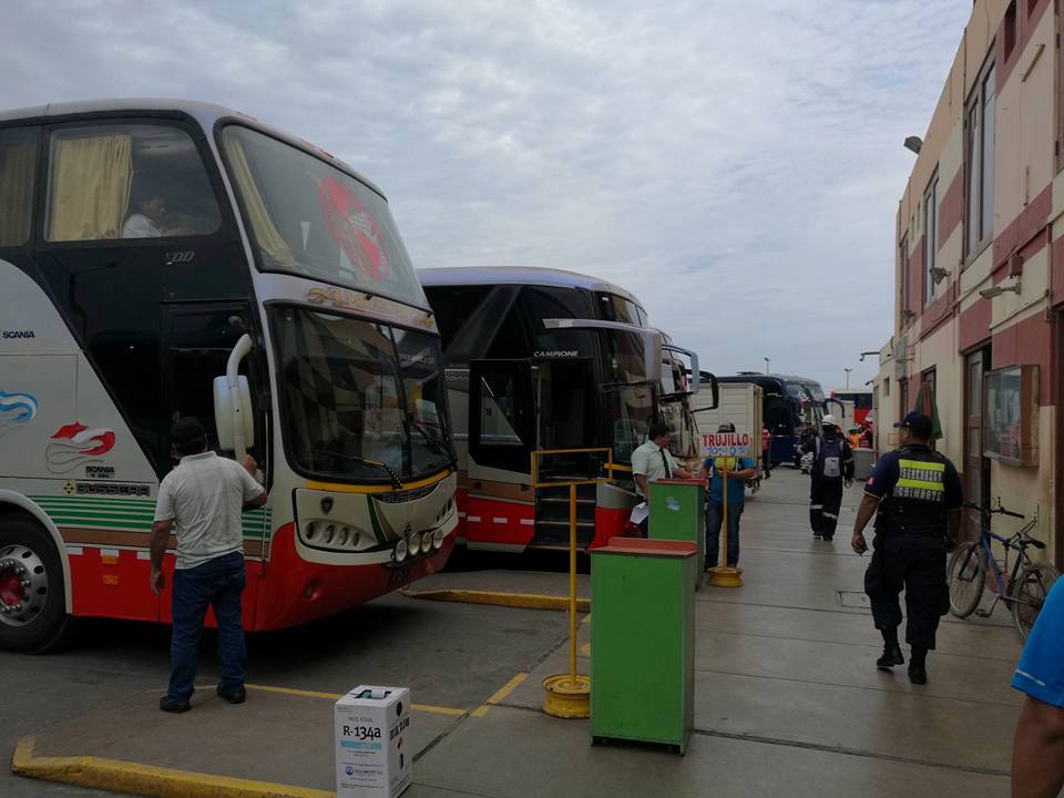 Chimbote: en terminal terrestre serenos vigilan que no ingrese productos pirotécnicos 