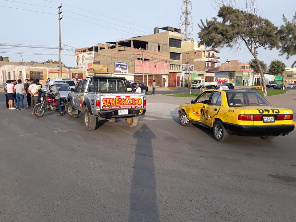 Chimbote: dos personas resultaron heridas en accidente de tránsito en la avenida Pardo