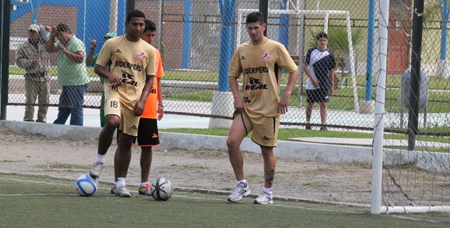 Argentino Almirón, primer refuerzo oficial de Gálvez, debutará el sábado