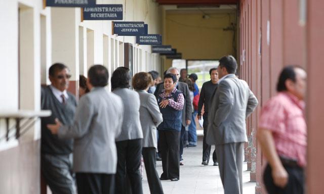 Bonificación de hasta 400 nuevos soles por escolaridad recibirán servidores públicos