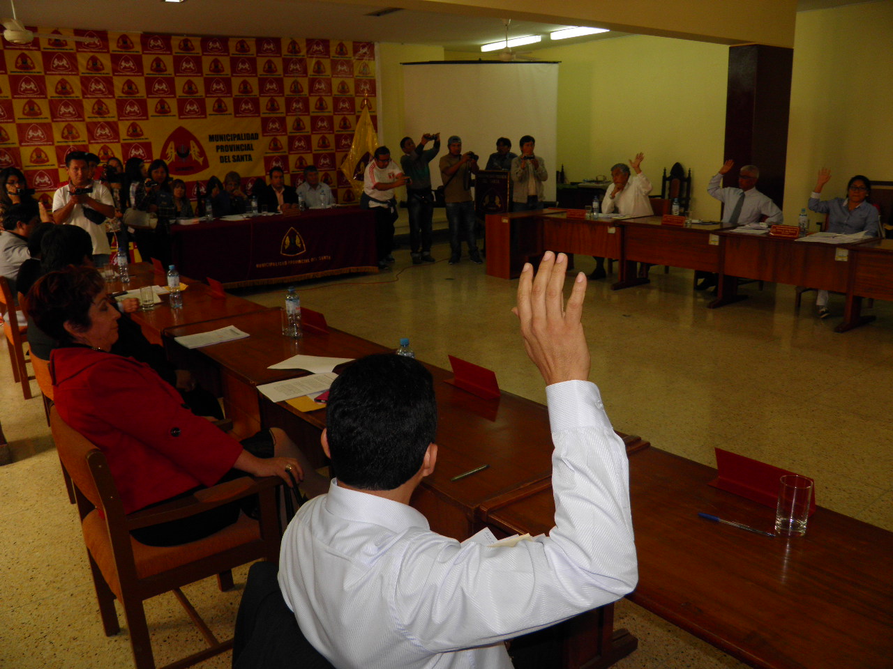 Chimbote: Pleno de regidores aprueba compra de urgencia para vaso de leche