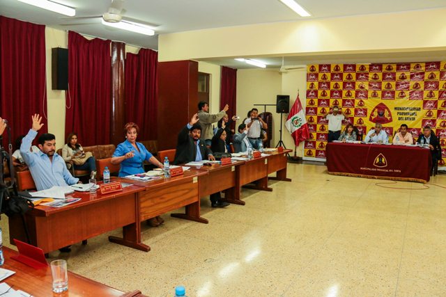 Chimbote: Regidores suspenden a Victoria Espinoza, pero no validan actos ejecutados por Julio Cortez