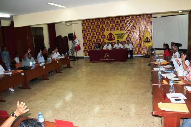 Pleno municipal de Chimbote acuerda emitir voto de censura contra Waldo Ríos