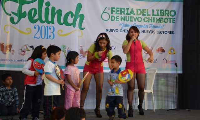 Lectura de cuentos y actividades recreativas en la Feria del Libro