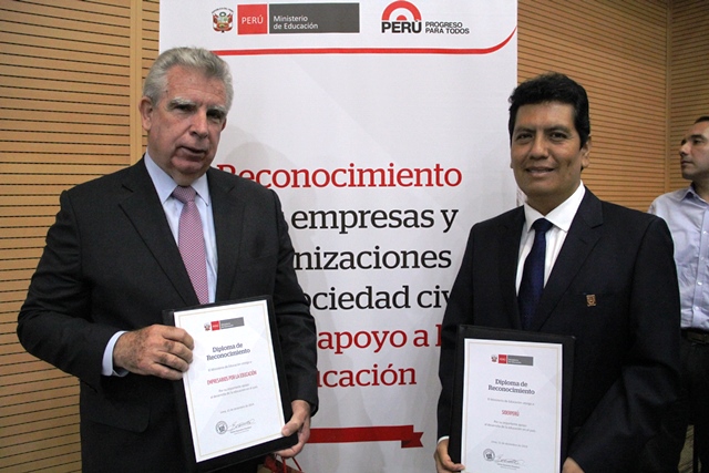 Siderperú recibe reconocimiento por su apoyo a la educación