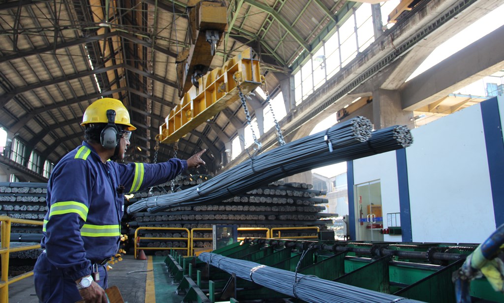 Siderperú afirma que seguirá produciendo acero cumpliendo con normas legales