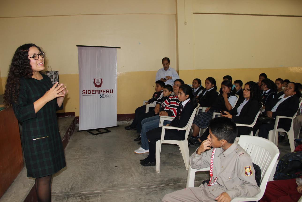 Siderperú impulsa programa para que escolares aprendan a ser empresarios