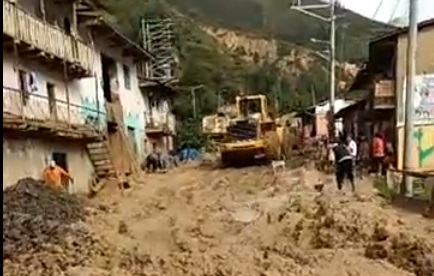 Áncash: Lluvias torrenciales inundan con lodo 15 viviendas y calles en centro poblado de Sihuas