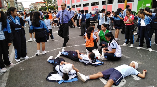 Simulacro de sismo con réplica de tsunami contó con la participación de 136 mil escolares en el Santa