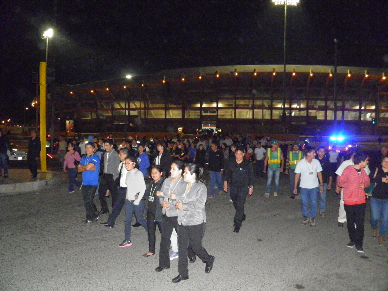 Chimbote: Trabajadores del Megaplaza y Ferroles participaron de simulacro por “El Niño”