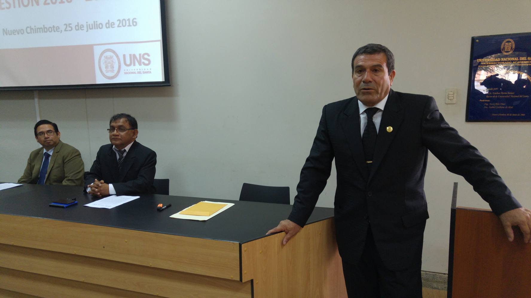 Sixto Díaz Tello fue juramentado como rector de la Universidad Nacional del Santa