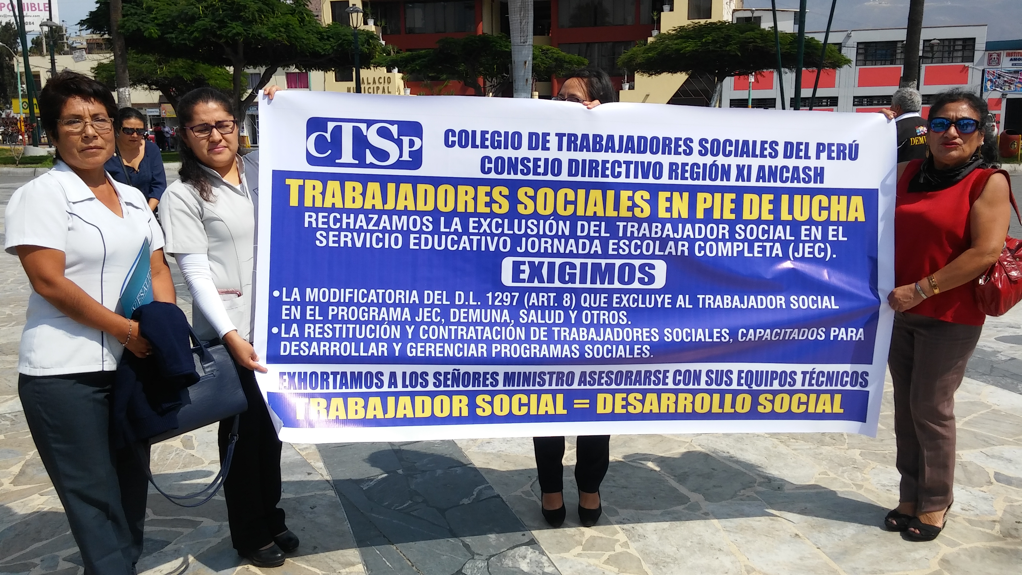 Chimbote: Trabajadoras sociales rechazan su exclusión de la jornada escolar completa en colegios