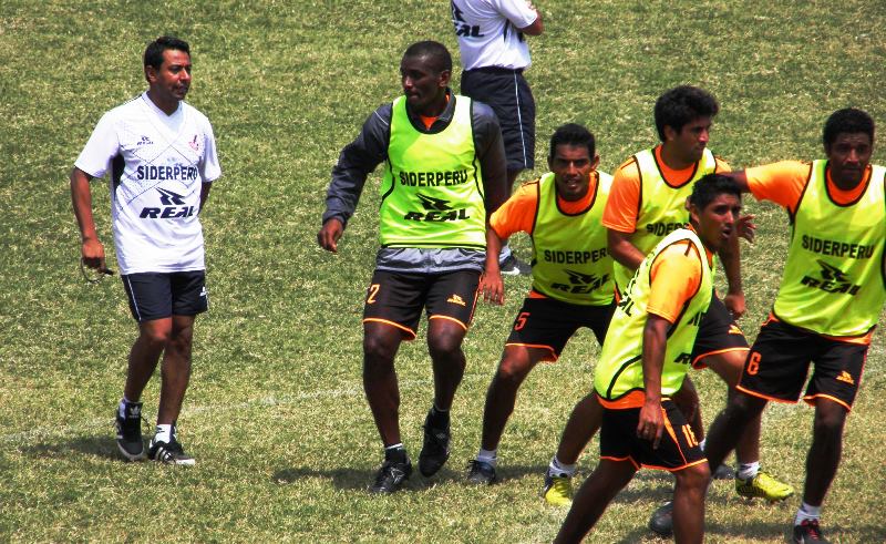 A puertas cerradas, Solano buscó su mejor once para choque ante Pacífico