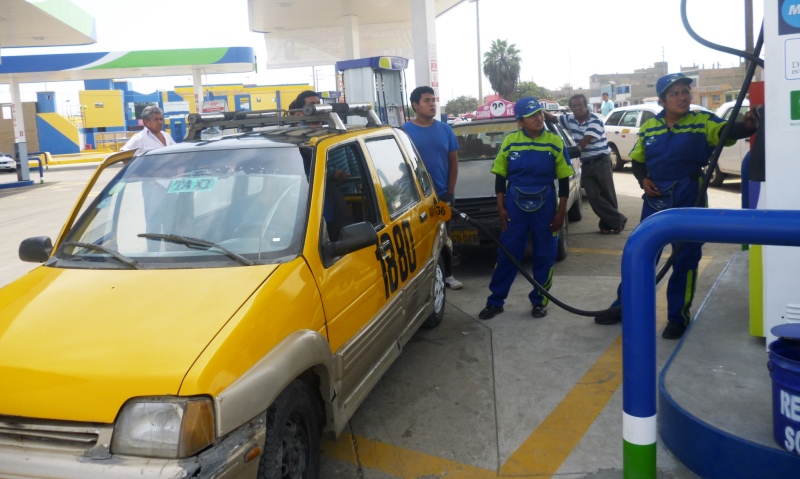 Transportistas incrementan costo de pasajes ante escasez de gas