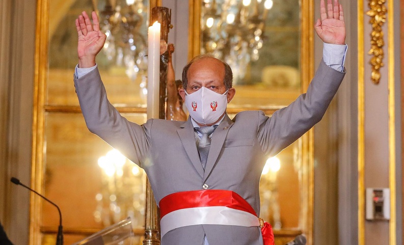 Nuevo titular de la PCM, Héctor Valer, es acusado de agresión contra su hija y esposa por sus ex vecinos