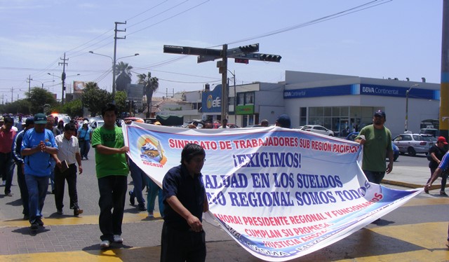 Trabajadores de Subregión Pacífico inician huelga indefinida por falta de pagos