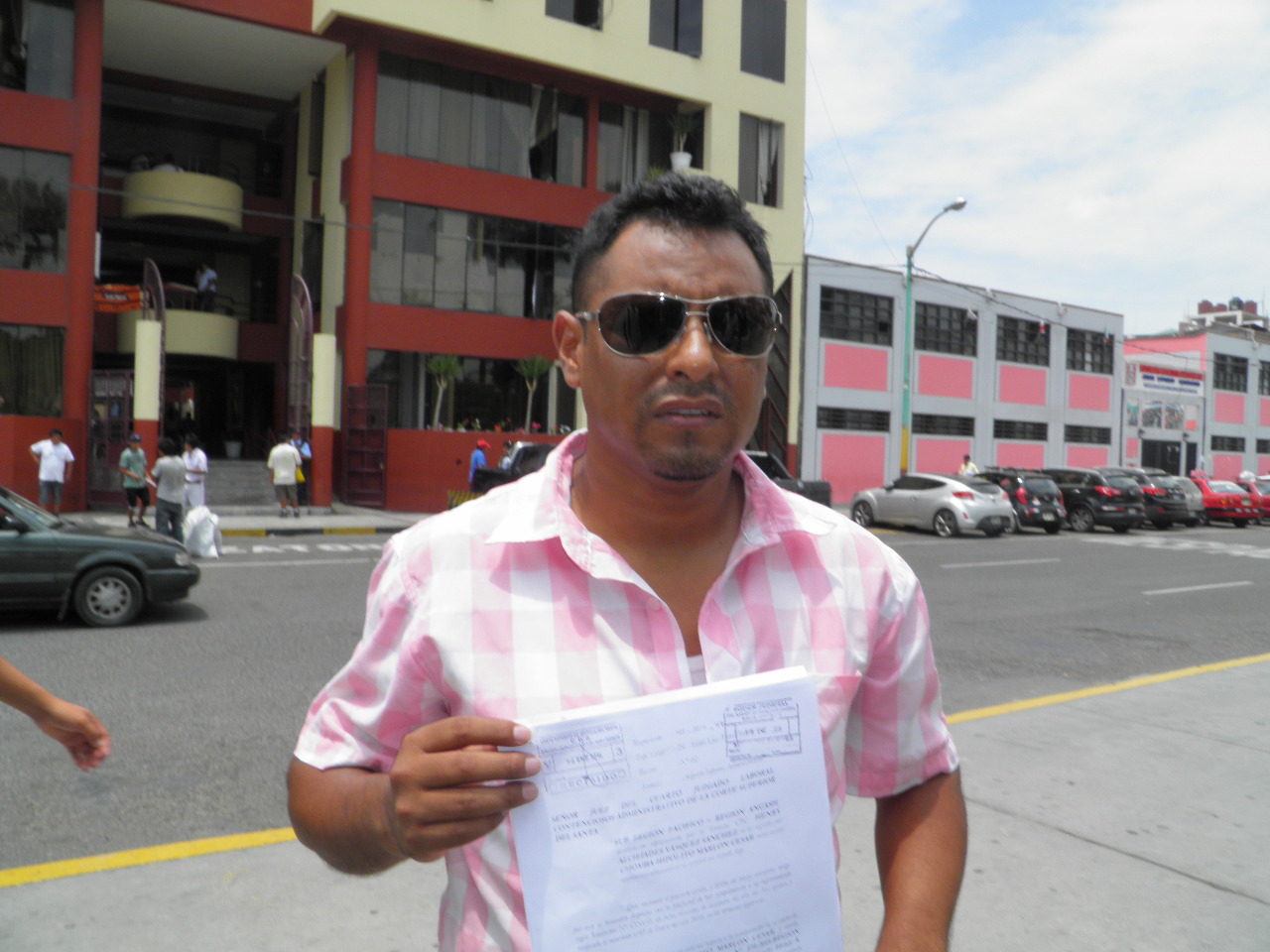 Chimbote: trabajador de Subregión Pacífico exige que cancelen su pago desde junio pasado 