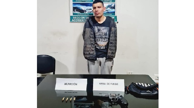 Policías atrapan a sujeto que intentó asaltar con un arma de fuego a un taxista en Chimbote