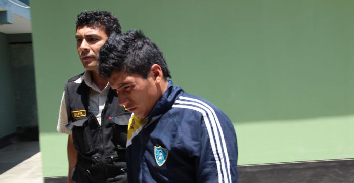 Sujeto borracho ingresó a comisaría con machete en mano e hizo destrozos