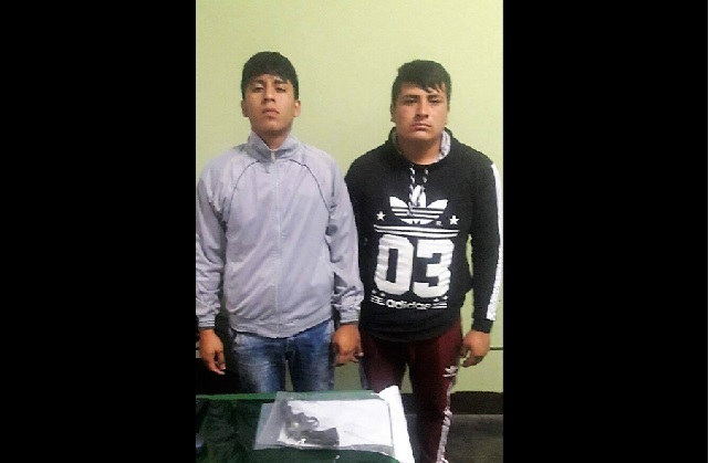 Atrapan a 2 sujetos que se desplazaban en un Tico, uno de ellos portaba un revólver en Chimbote