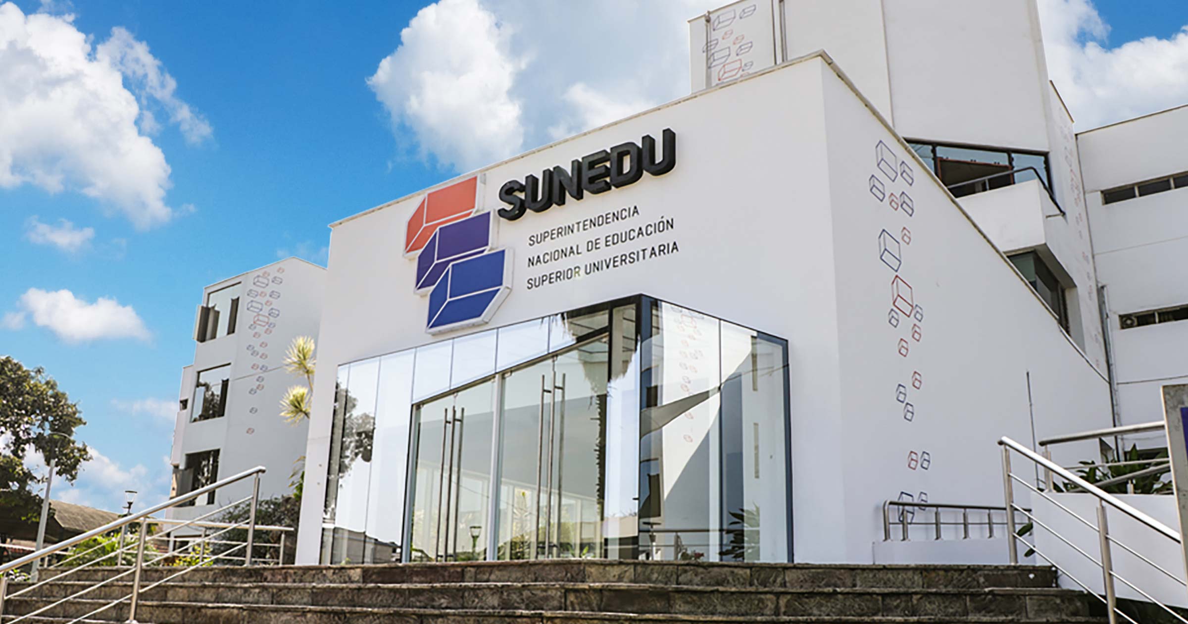 Sunedu advierte sobre grados y títulos extranjeros falsos en el país