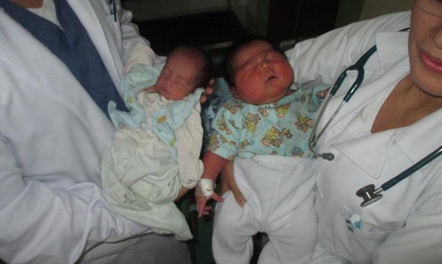 Nace súper bebé en Hospital La Caleta, pesa casi seis kilos