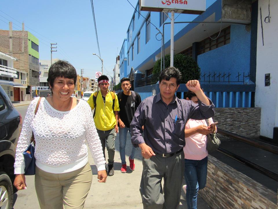 Dirigente magisterial Pedro Castillo llegó a Chimbote para juramentar nueva directiva del Sute Santa