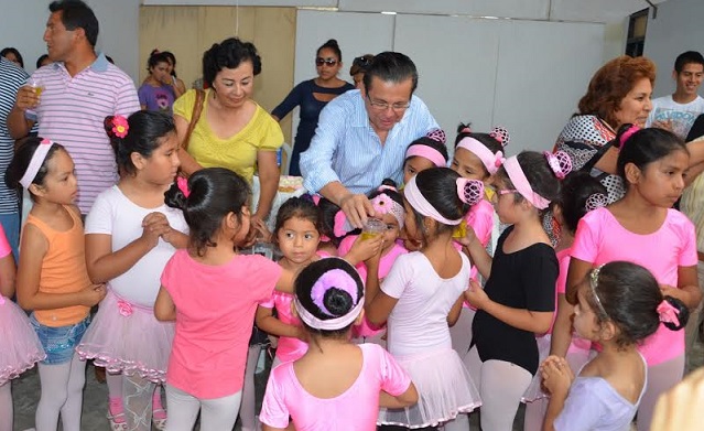 Más de 60 niñas inscritas en la Escuela Municipal de Ballet