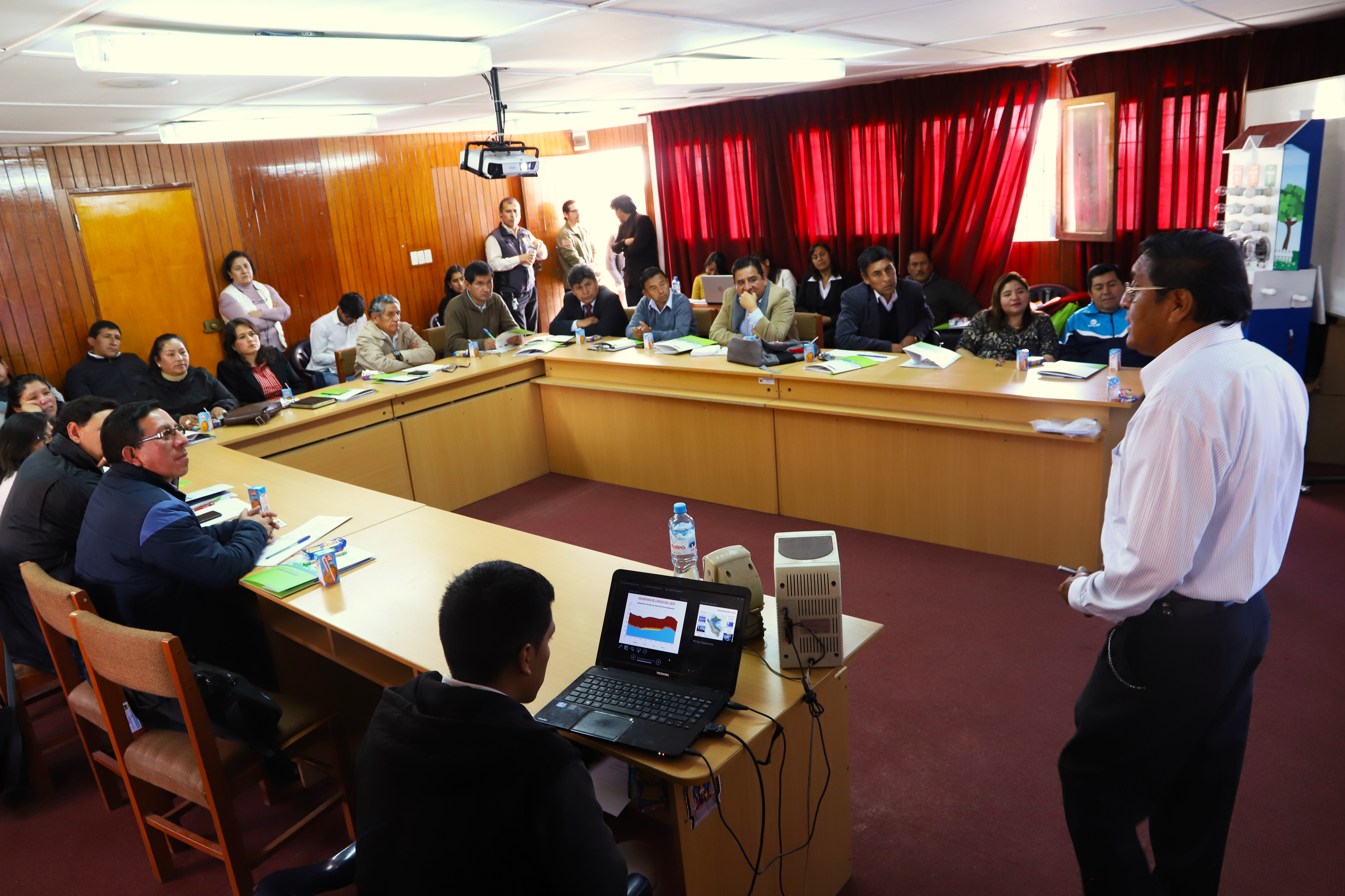 Áncash: realizan taller de uso eficiente de energía para impulsar iniciativas de ahorro