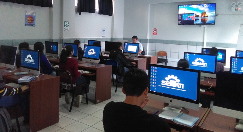 Iniciaron productivos talleres de diseño gráfico promovidos por Chimbote en Línea