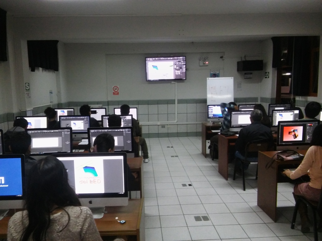 Continúan talleres de diseño gráfico promovidos por Chimbote en Línea en Senati