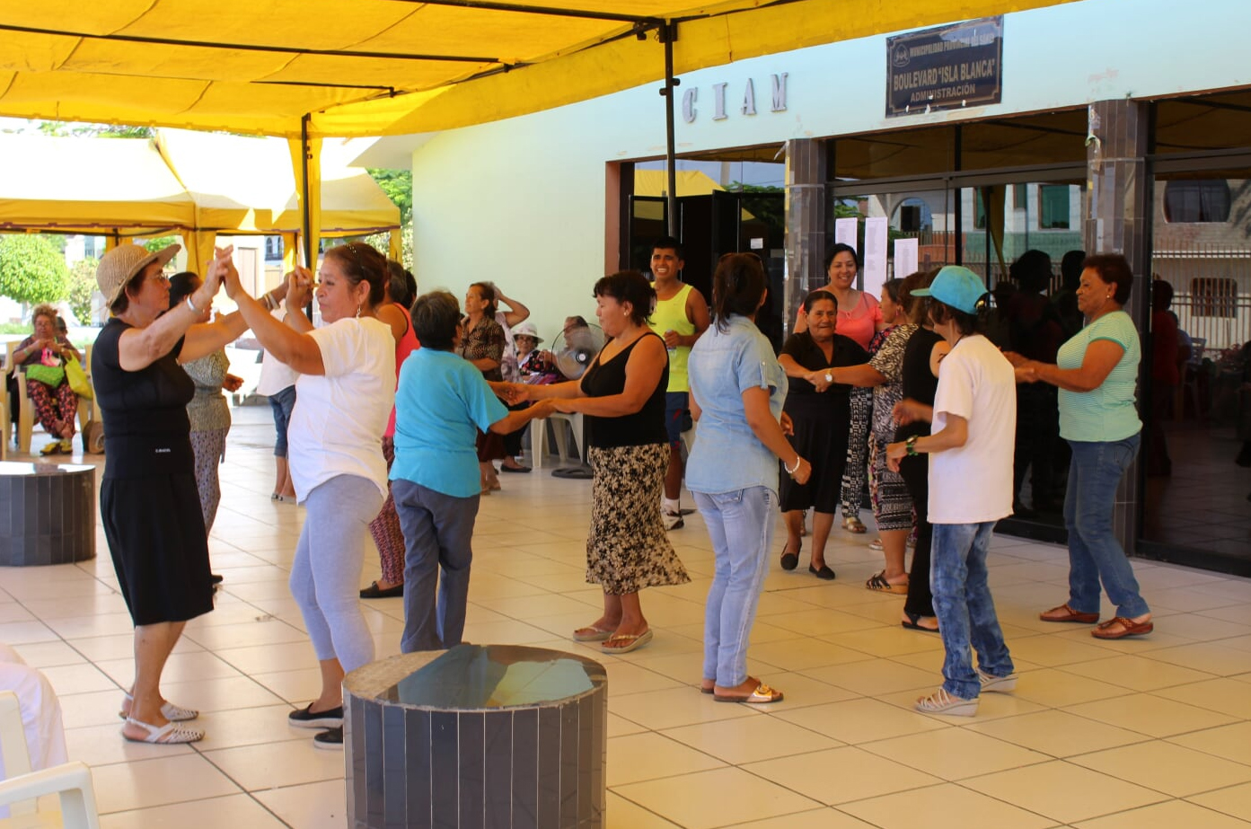 Continúan talleres gratuitos en el Centro del Adulto Mayor de Chimbote