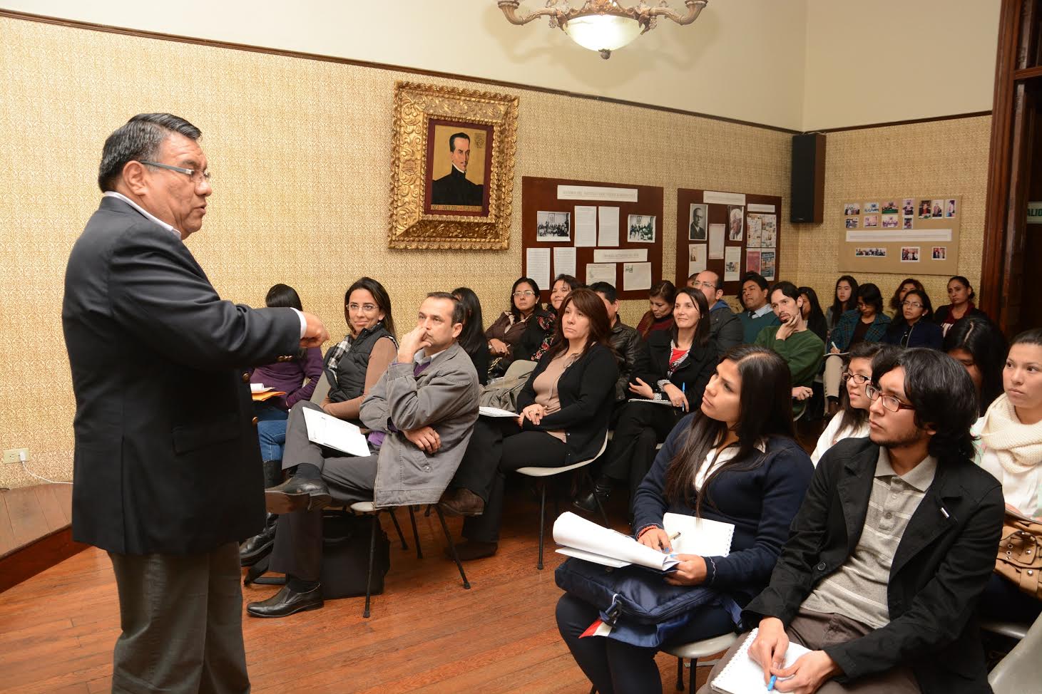 Taller “Claves profesionales para una buena redacción”: Jesús Raymundo en Chimbote
