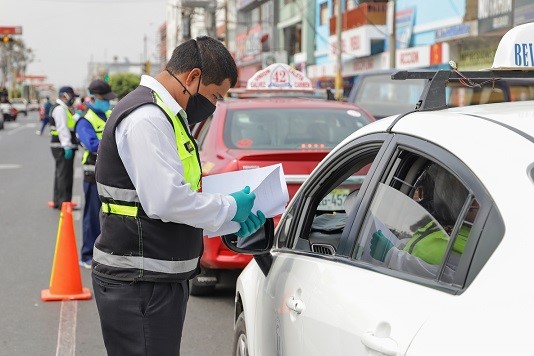 Retienen 25 tarjetas de circulación del transporte público por incumplimiento de disposiciones sanitarias