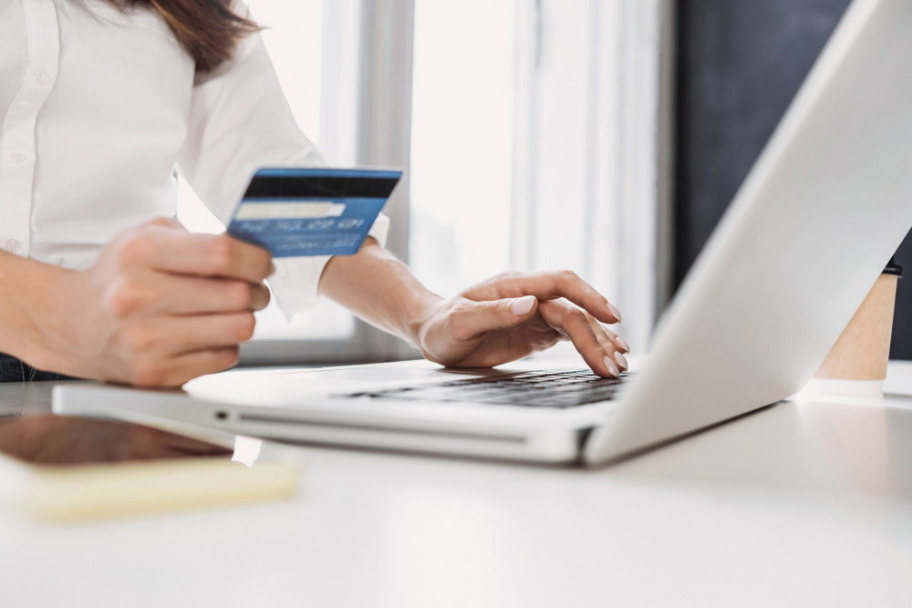 ¿Cómo evitar una estafa al comprar por Internet?