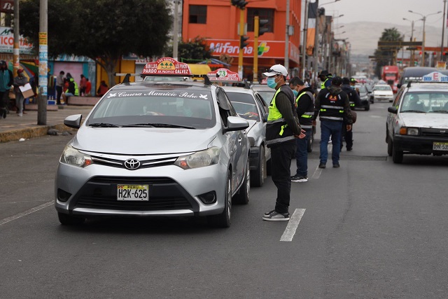 Notifican a choferes de colectivos para que coloquen módulo tarifario de pasajes