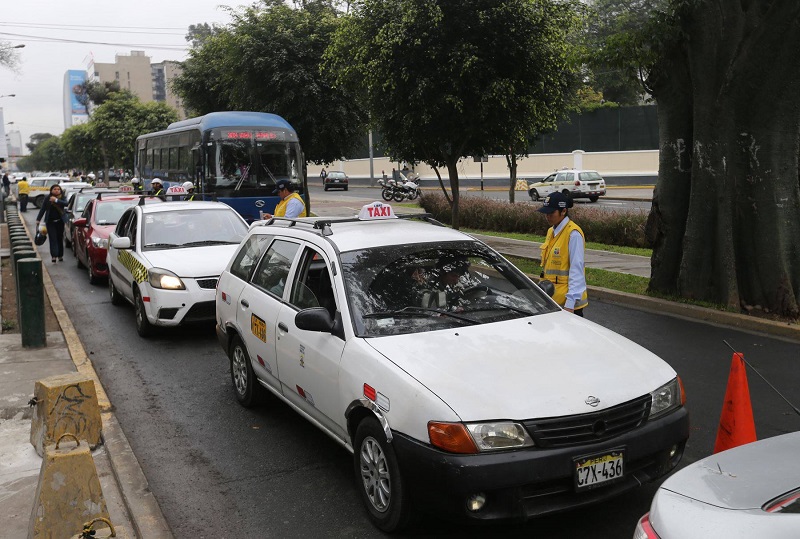 Taxis colectivos pueden convertirse en nuevos focos de infección del covid-19